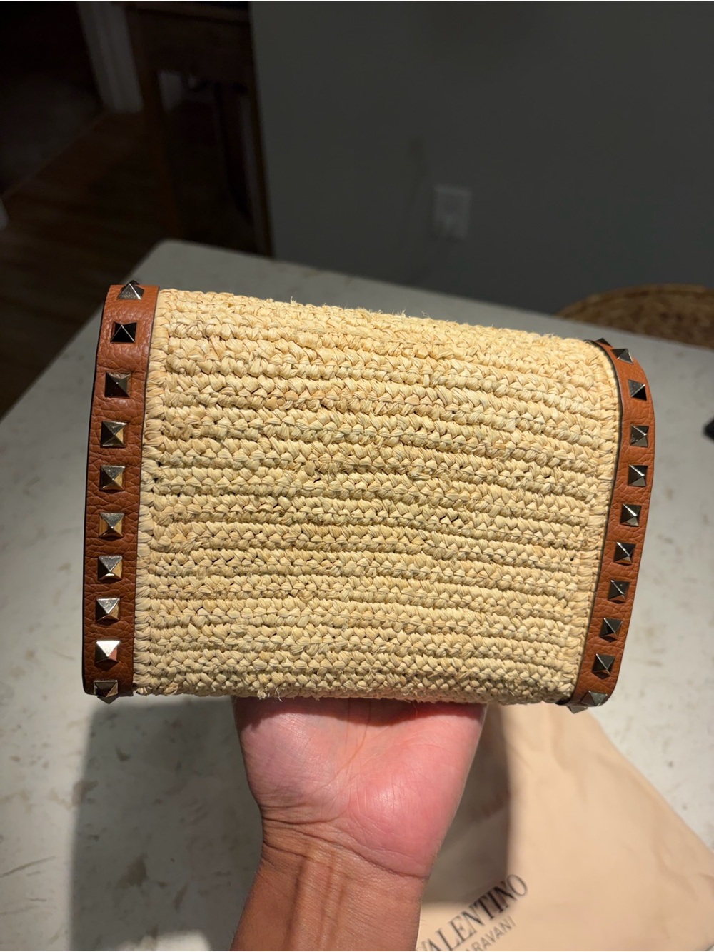 Valentino Garavani Beige Straw and Brown Rockstud crossbody - Picture 3 of 8